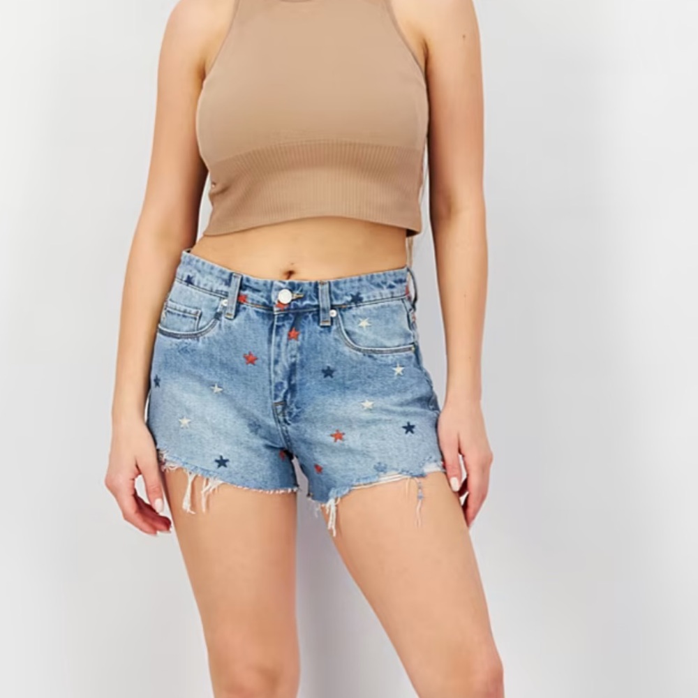 Blank NYC star embroidered jean shorts “the barrow”